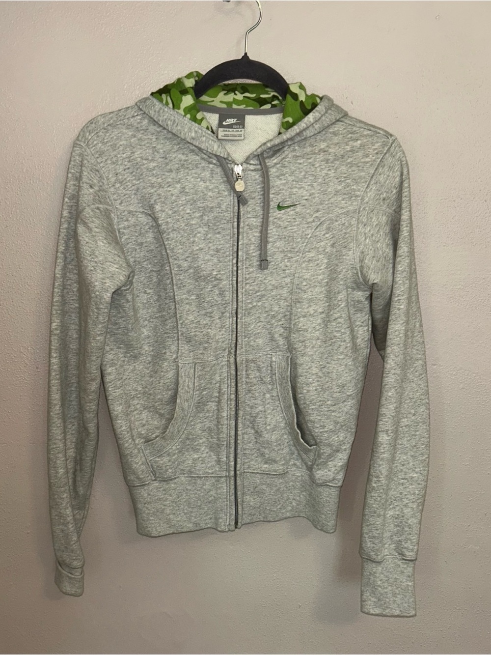 Nike Women’s Light Gray Full-Zip Hoodie with Green Camo Hood